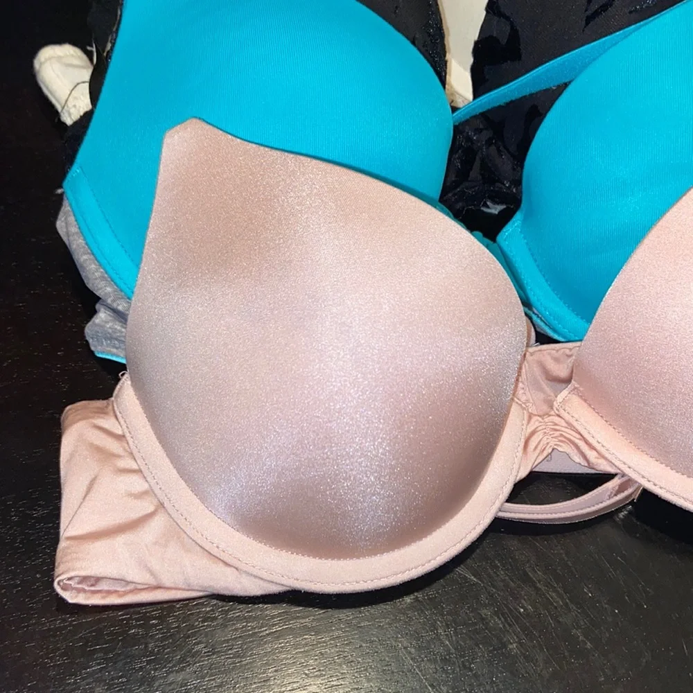 Bras - Picture 2 of 5